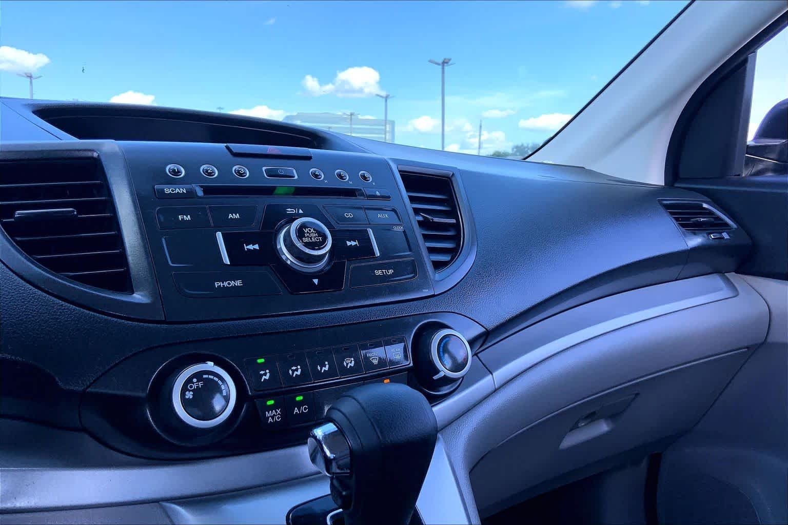 Used 2014 Alabaster Silver Metallic Honda LX image 35