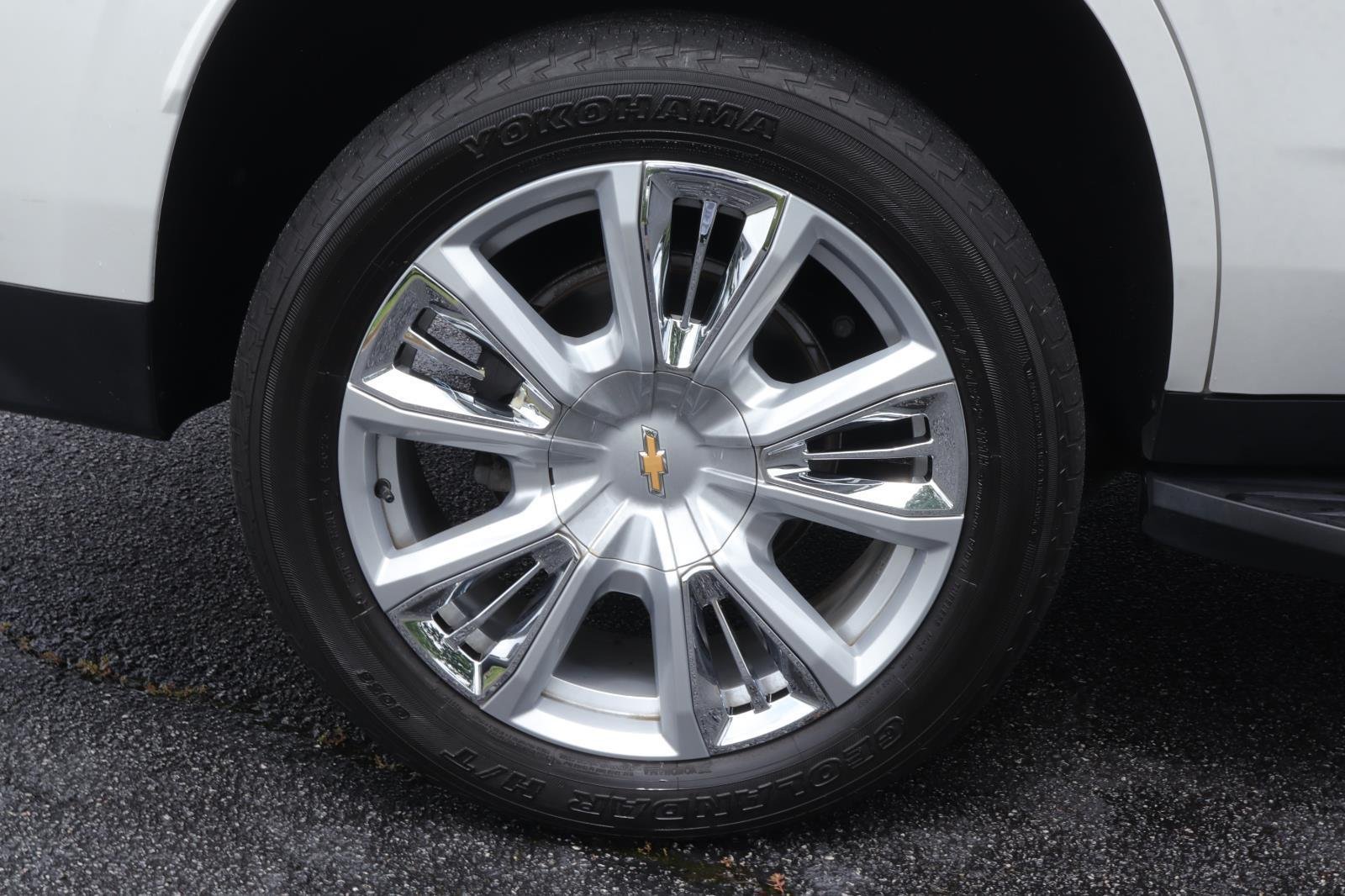 Used 2021 Iridescent Pearl Tricoat Chevrolet High Country image 45
