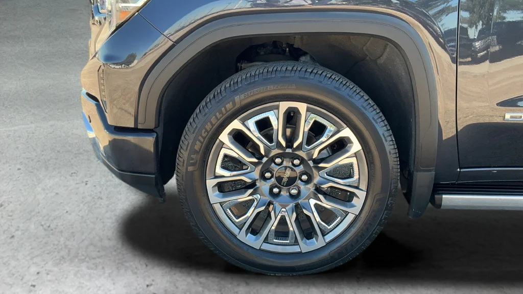 Used 2023 Silver GMC Denali Ultimate image 25