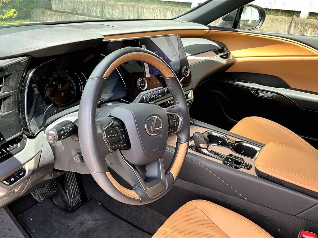 Used 2024 Black Lexus 350 image 8