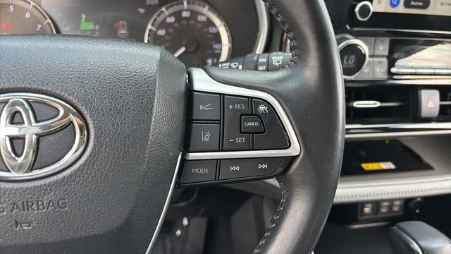 Used 2023  Toyota XLE image 24