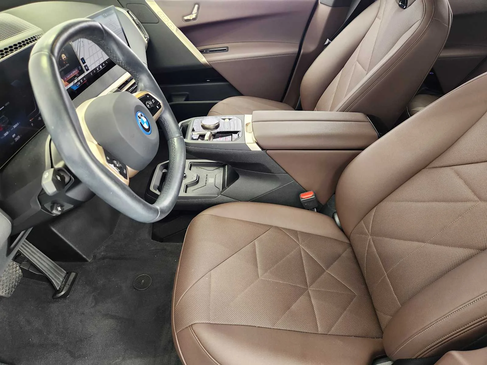 Used 2024 Blue Ridge Mountain Metallic BMW xDrive50 image 11