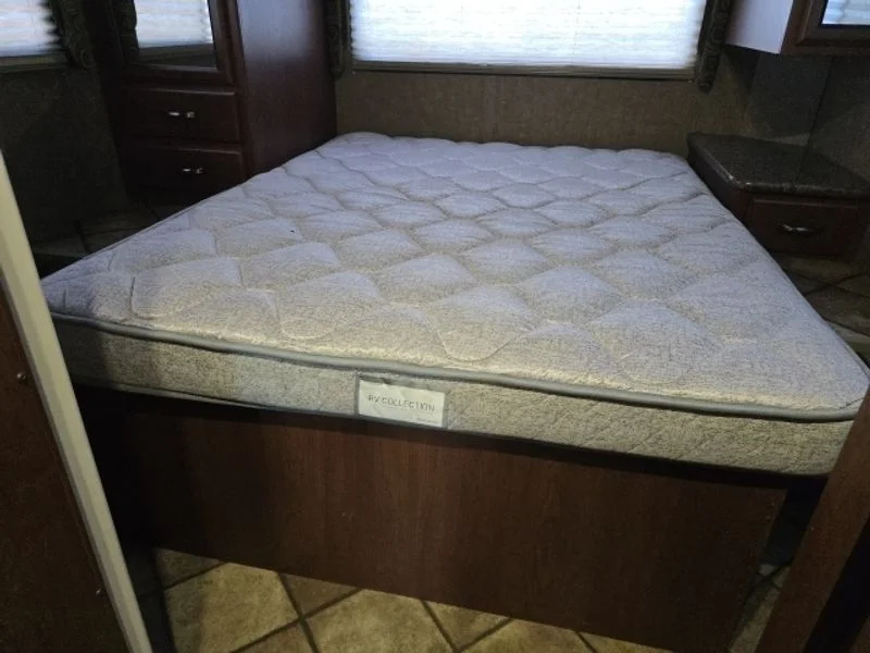 Used 2014 Oxford White Ford Base image 36