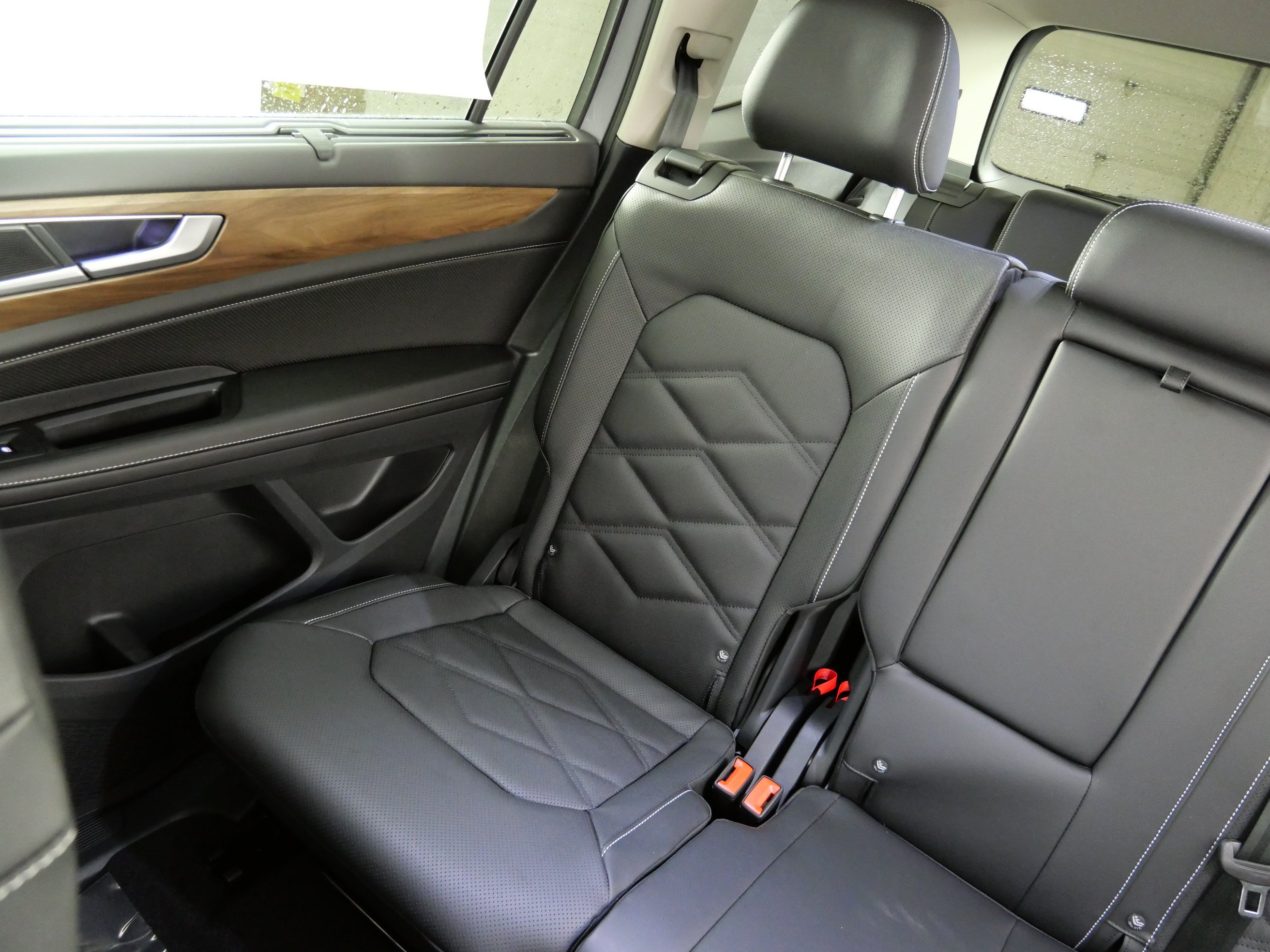Used 2026  Volkswagen 2.0T SE w/Technology image 12