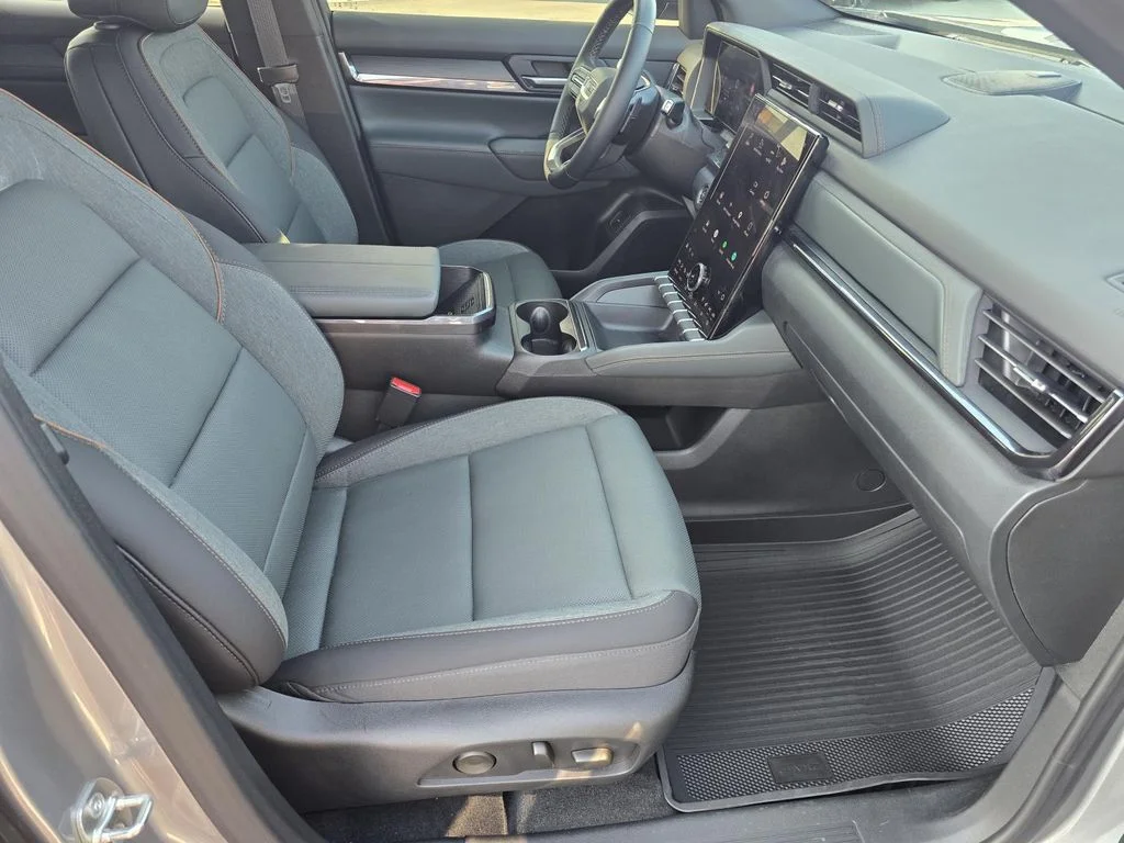 Used 2026 Sterling Metallic GMC AT4 image 21
