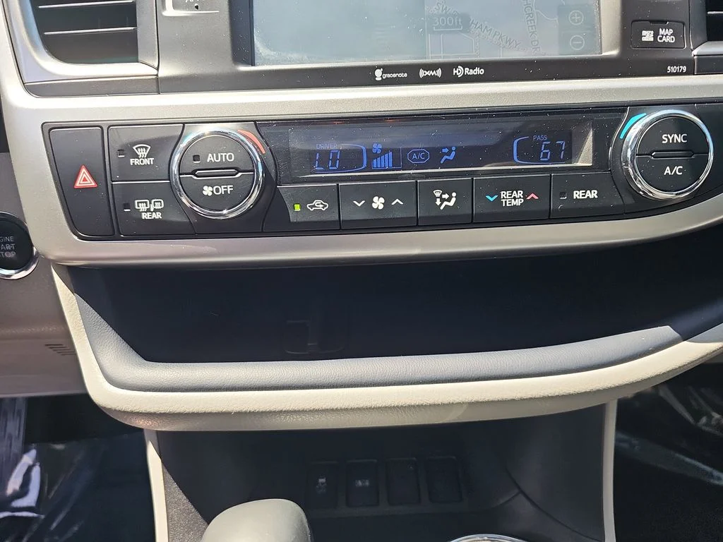 Used 2018 Gray Toyota XLE image 25