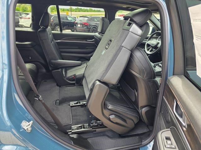 New 2026 Steel Blue Exterior Paint Jeep Limited Reserve image 15