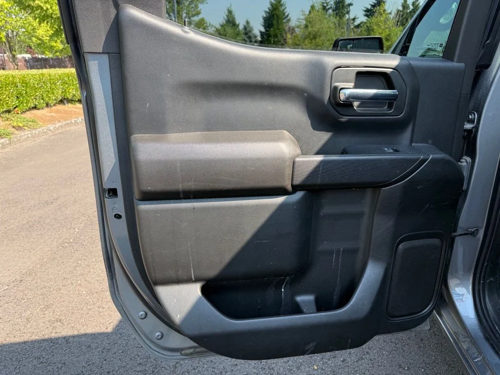 Used 2022 Satin Steel Metallic Chevrolet Custom image 19