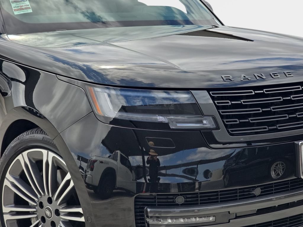 Certified Used 2025 Black Land Rover SE image 33
