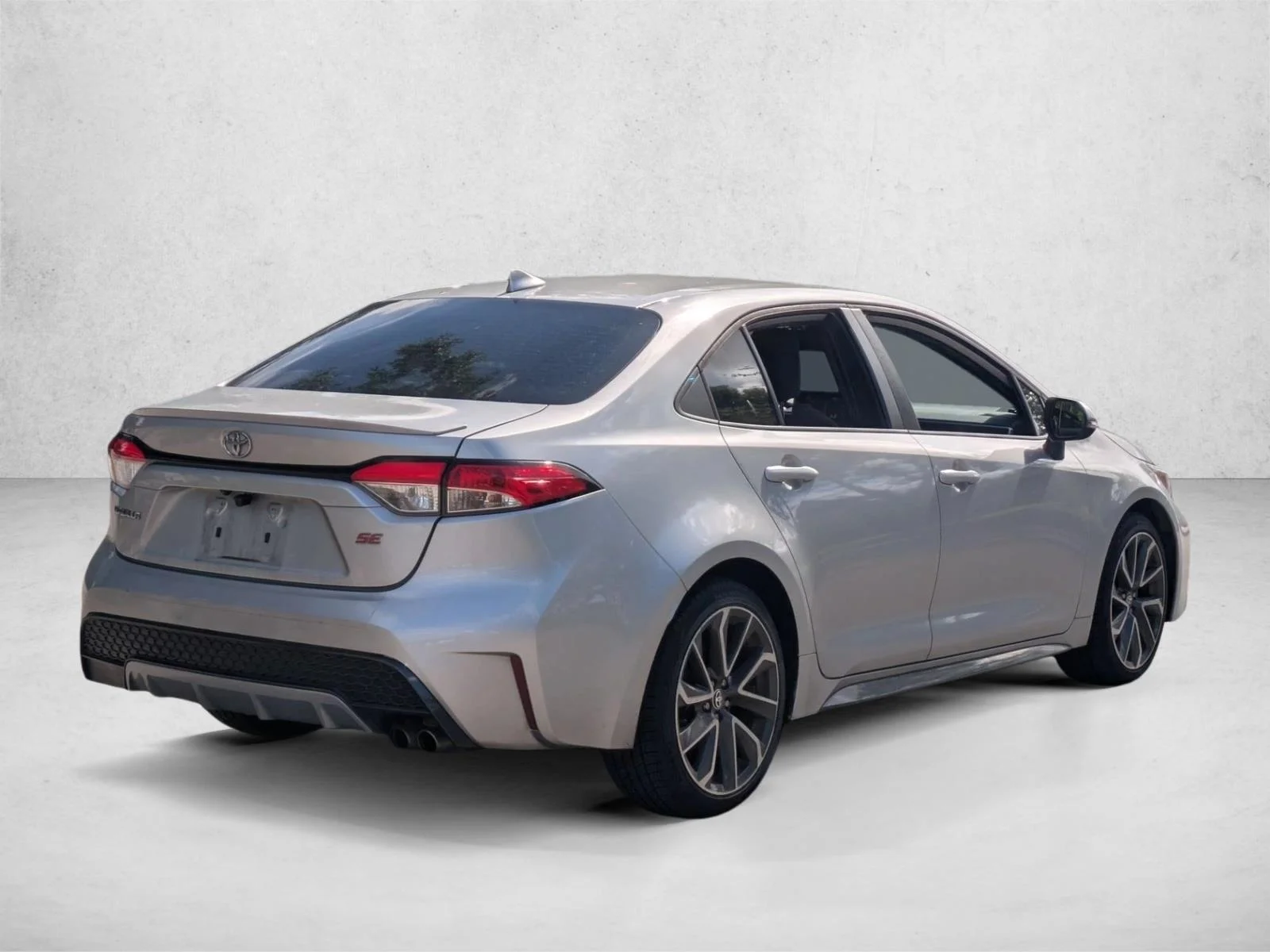 Used 2021 Classic Silver Metallic Toyota SE image 5
