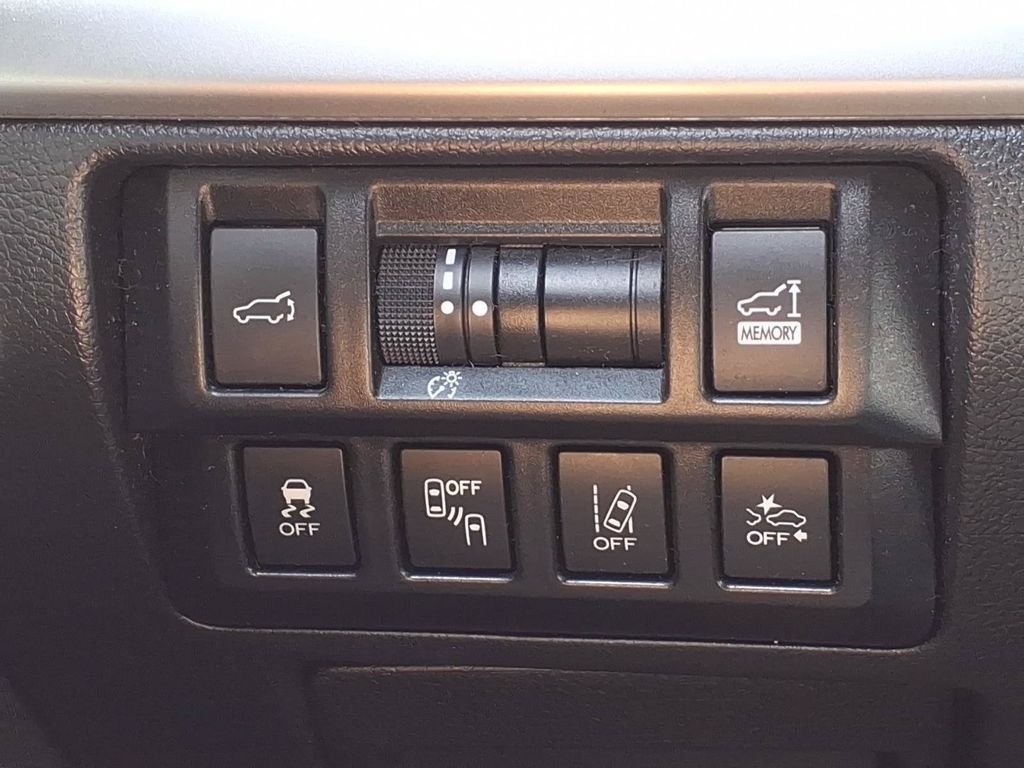 Used 2019 Gray Subaru 2.5i Premium image 34