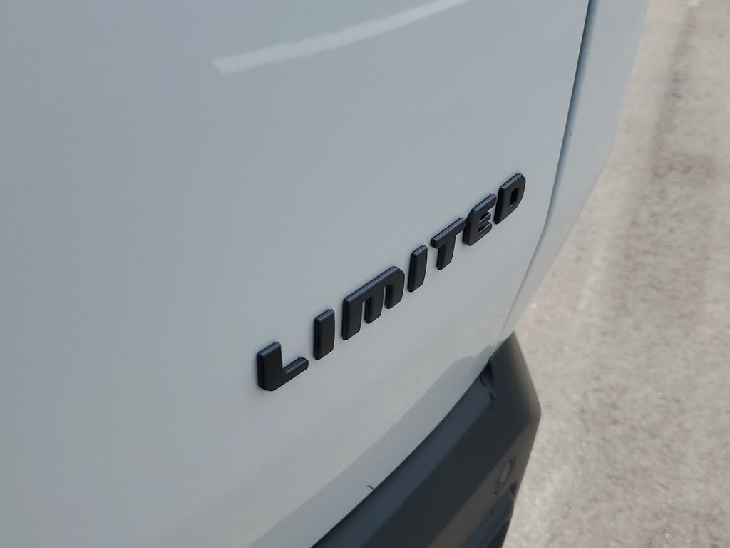 New 2026 Bright White Clear-Coat Exterior Paint Jeep Limited image 7