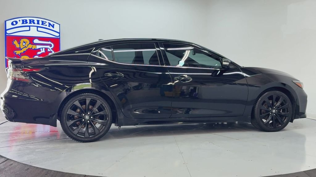 Used 2021 Super Black Nissan SR image 4
