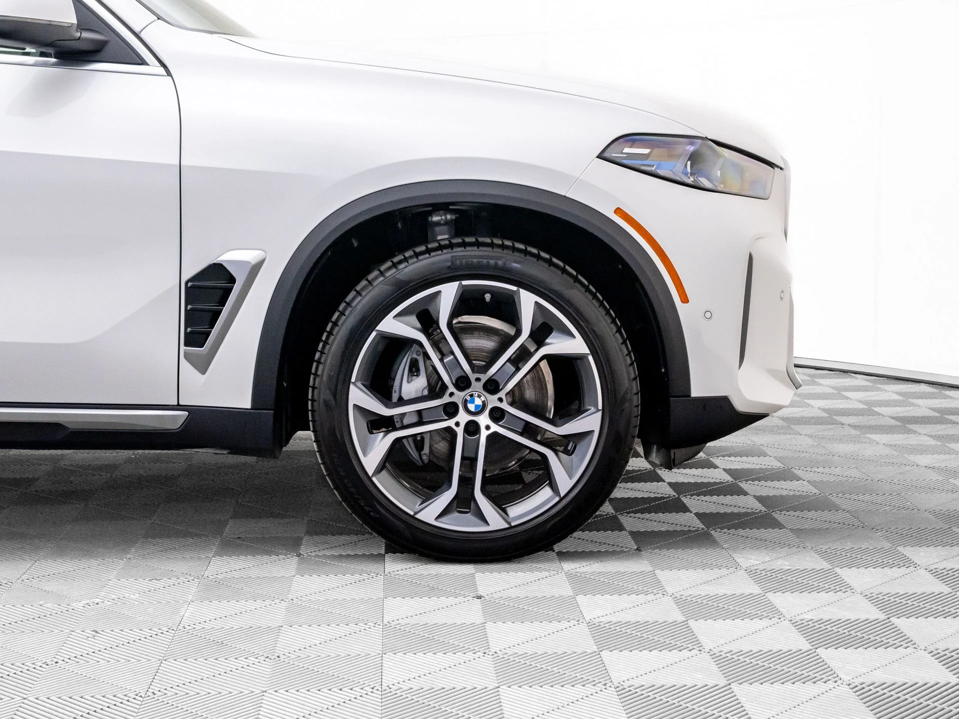 Used 2026 White BMW xDrive40i image 35
