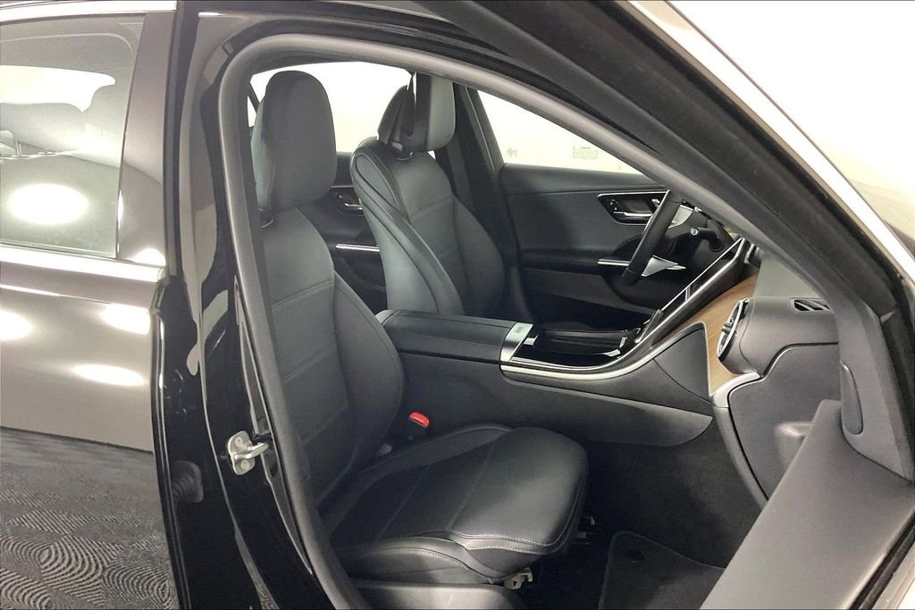 2025 Mercedes-Benz C-Class Sedan C 300 - Photo 7