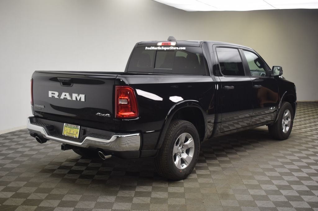 New 2026 Diamond Black Crystal Pearl-Coat Exterior Paint RAM Big Horn/Lone Star image 5