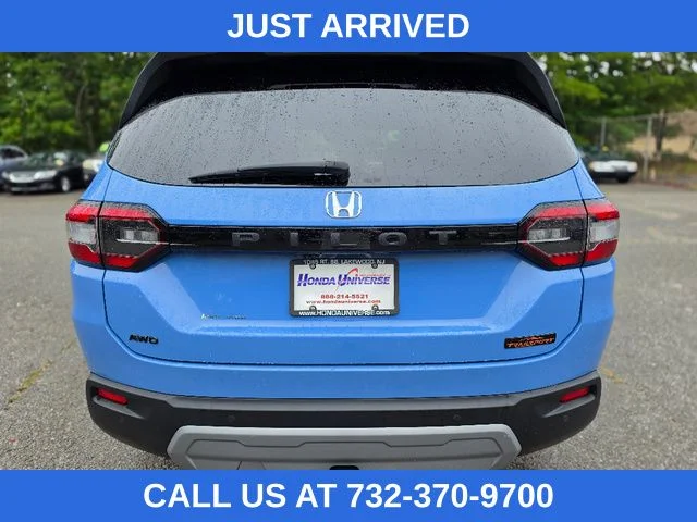 Certified Used 2025 Diffused Sky Pearl Honda TrailSport image 4
