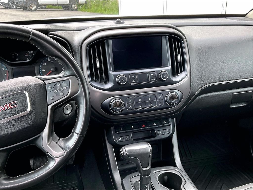 Used 2021 White GMC AT4 w/Cloth image 18
