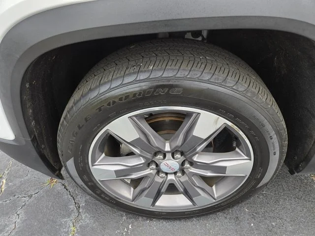 Used 2019 White GMC SLT-2 image 28