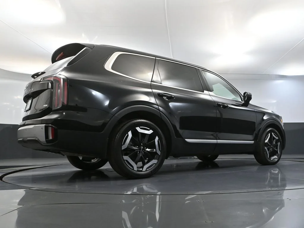 Used 2023 Black Kia EX X-Line image 56