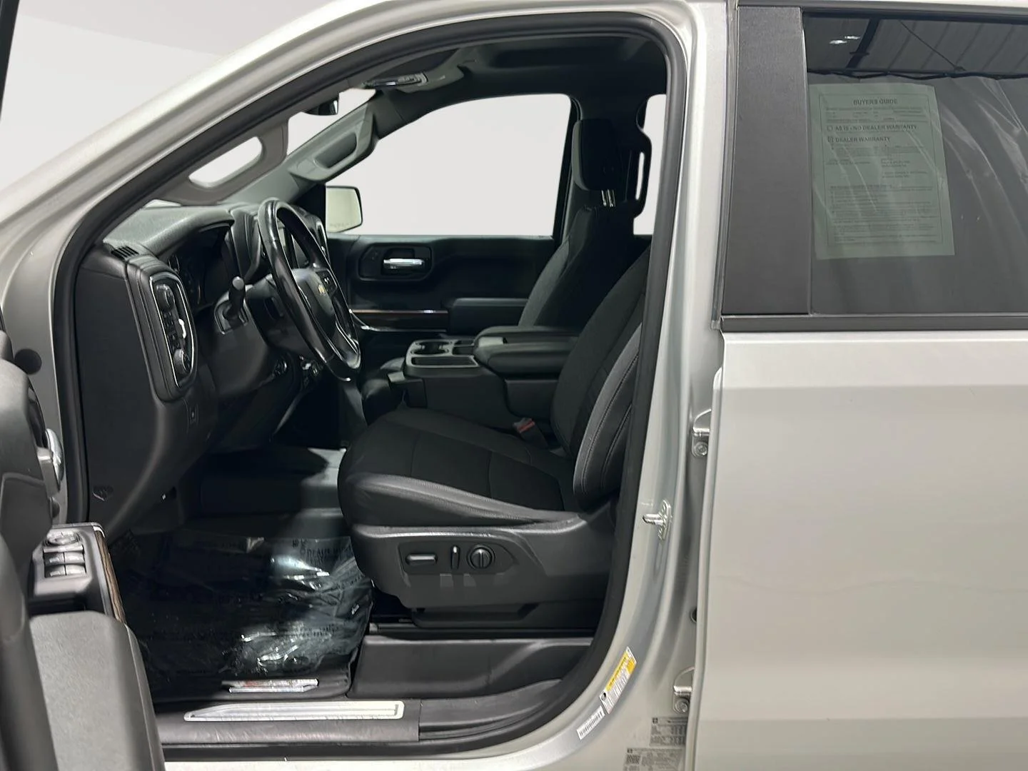 Used 2021 SILVER ICE METALLIC Chevrolet LT image 17