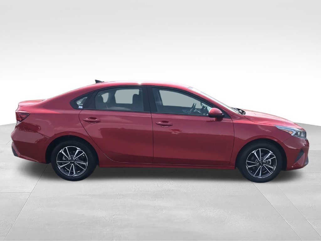 Used 2022 Red Kia LXS image 9