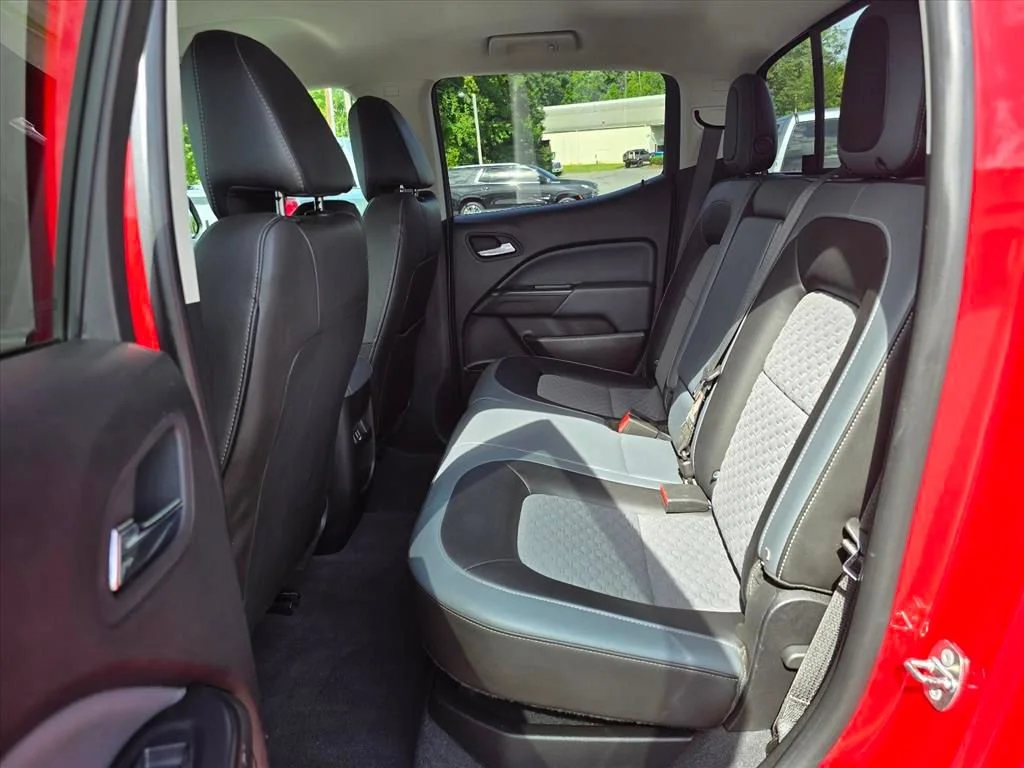 Used 2019 RED HOT Chevrolet 2WD Z71 image 12