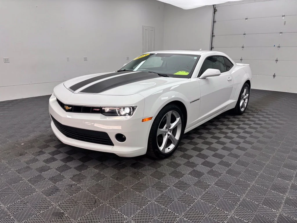 Used 2015 White Chevrolet 2LT image 2