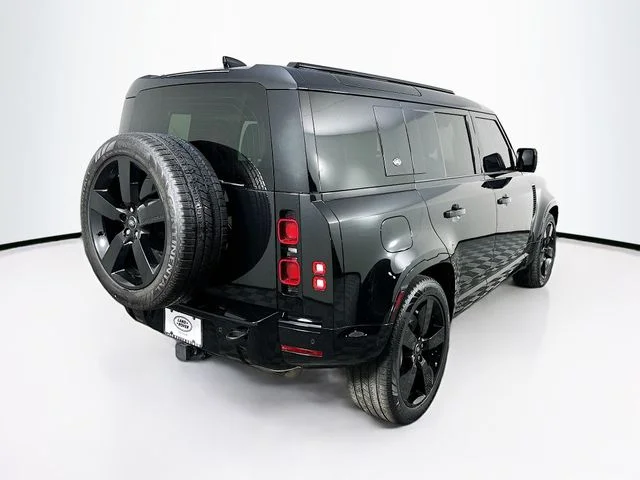 Certified Used 2024 Santorini Black Land Rover X-Dynamic SE image 5