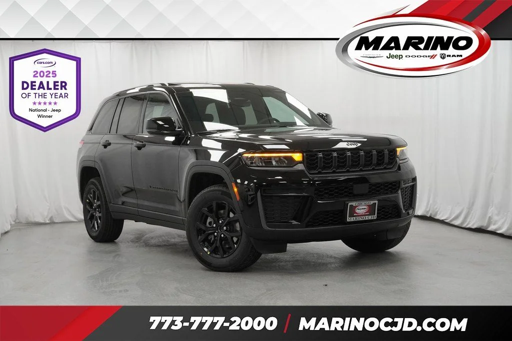 New 2026 Diamond Black Crystal Pearl-Coat Exterior Paint Jeep Altitude image 1