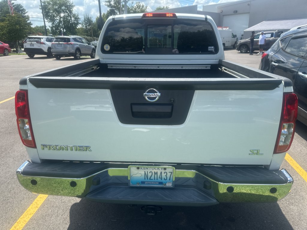 Used 2019 Glacier White Nissan SL image 5