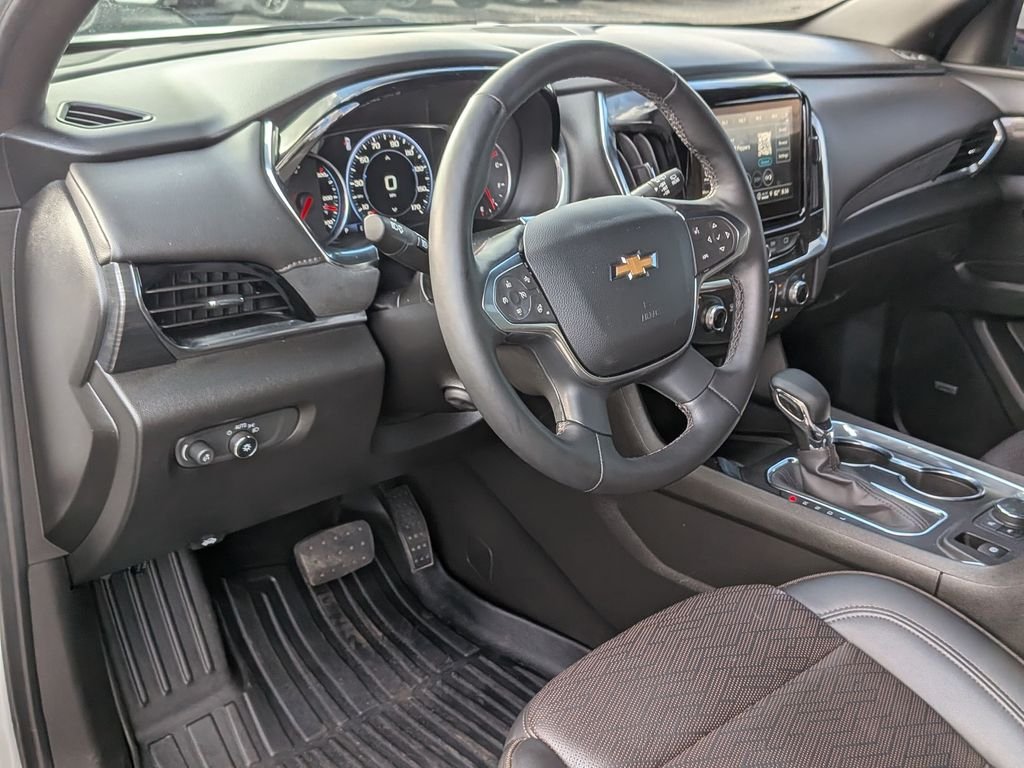 Used 2023 Beige Chevrolet High Country image 34