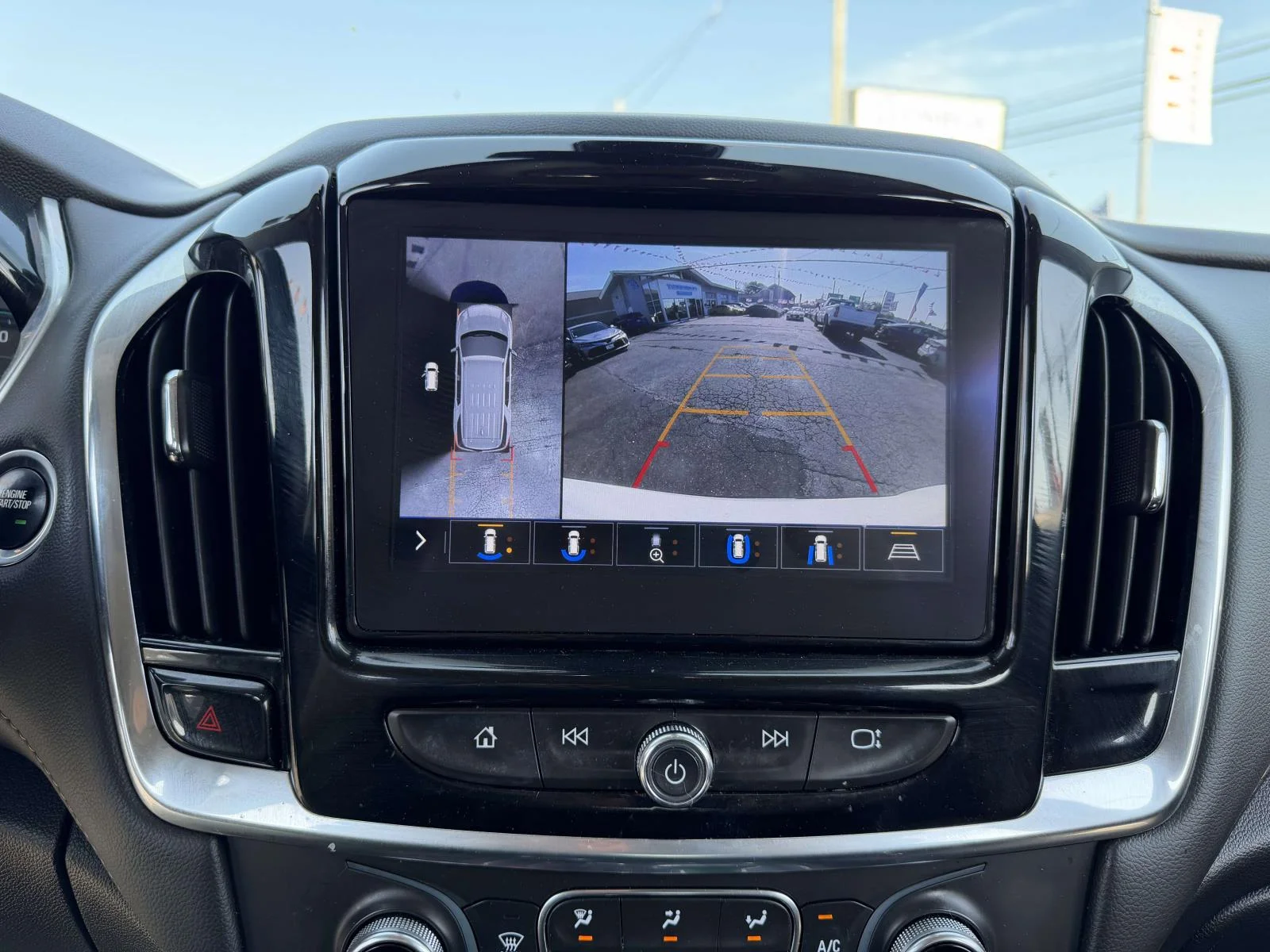 2020 Chevrolet Traverse 3LT - Photo 26