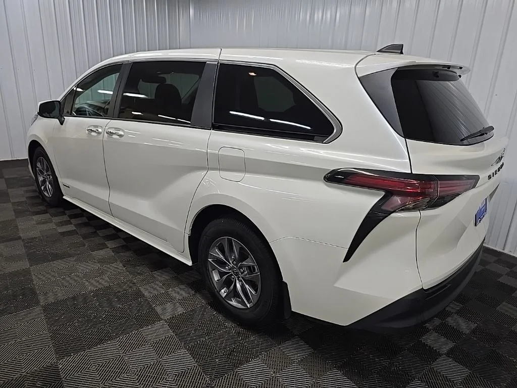 Used 2021 White Toyota XLE image 9
