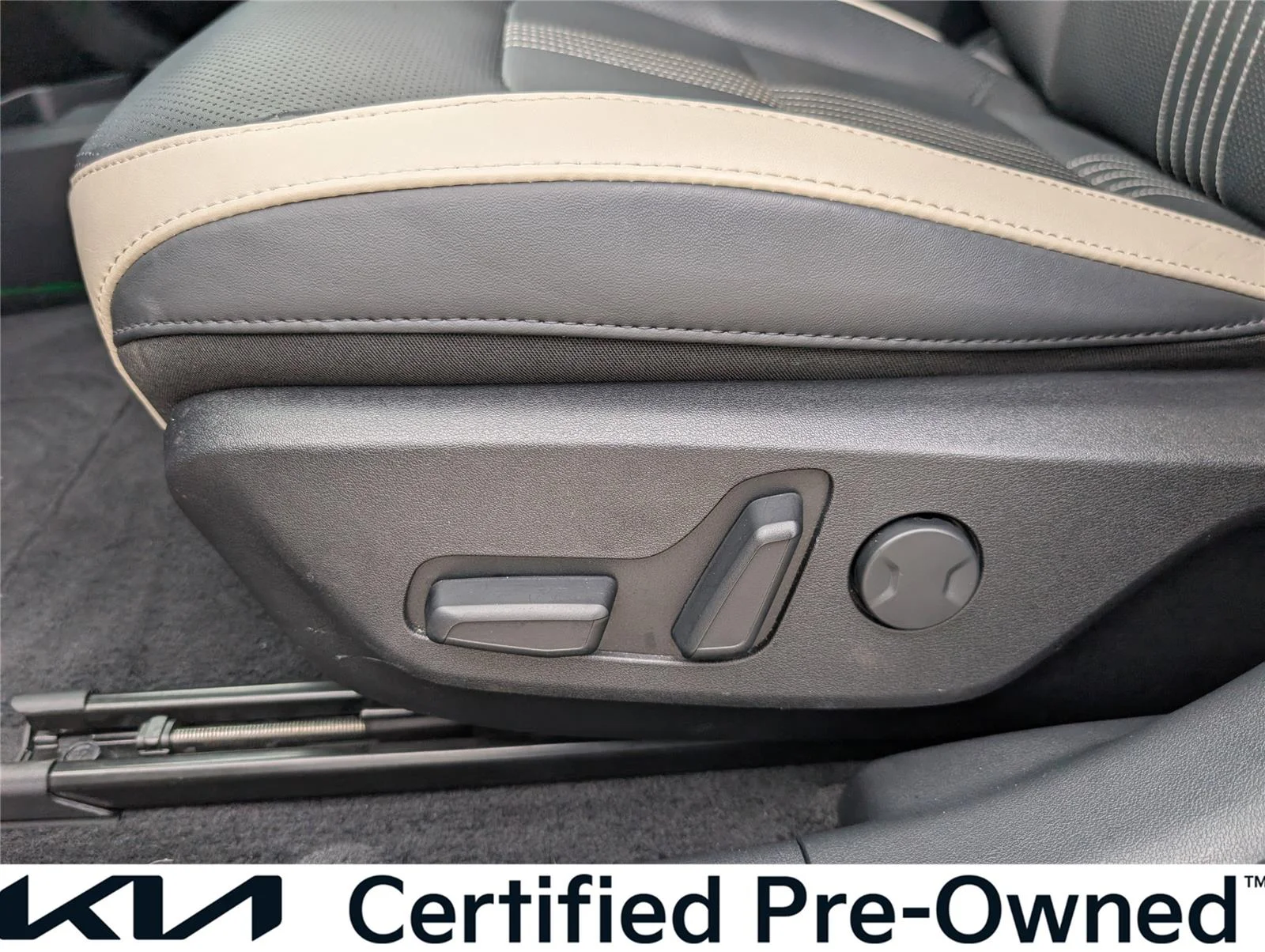 Used 2022 Snow White Pearl Kia GT-Line image 12