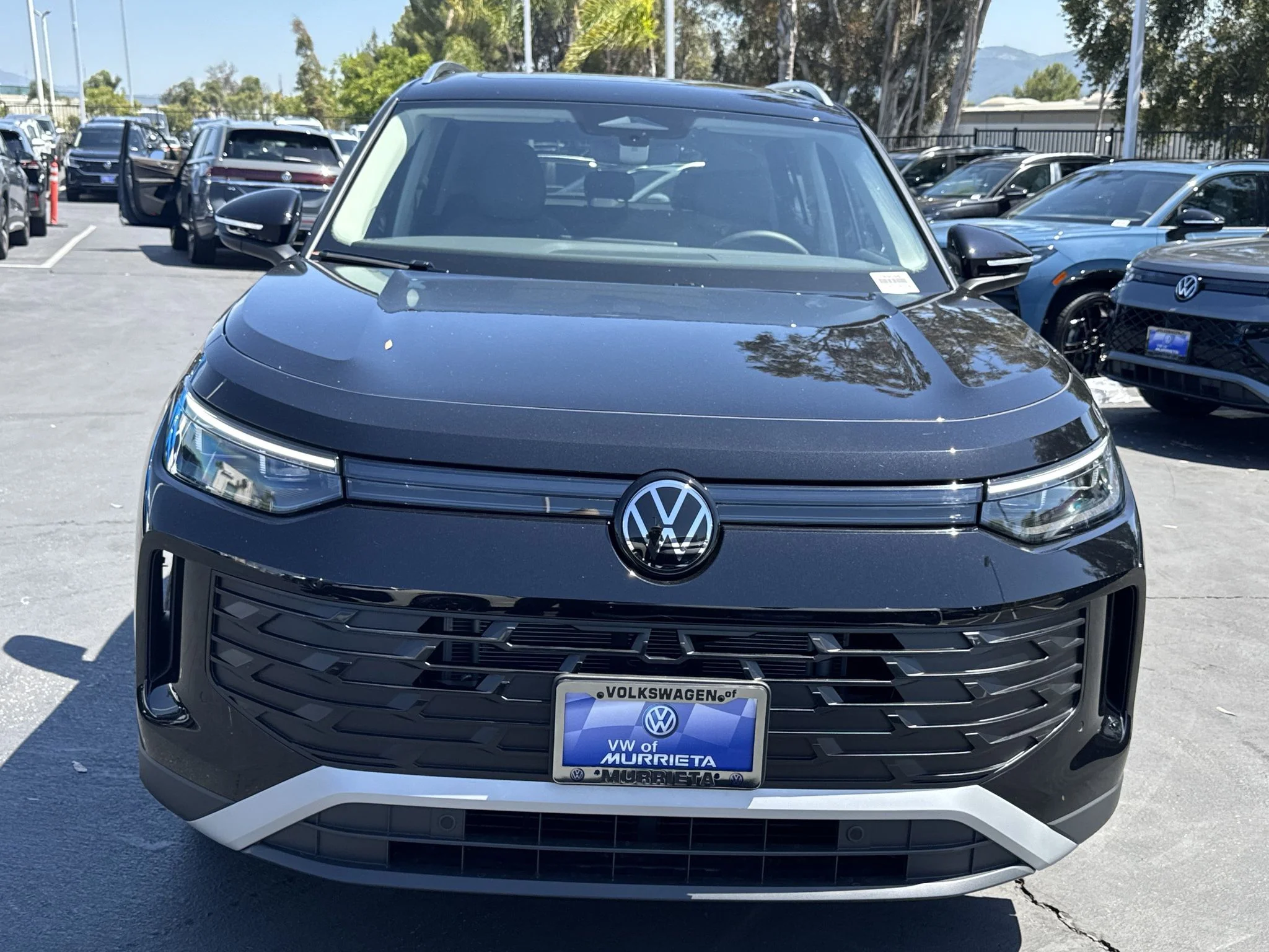 New 2026 Deep Black Pearl Volkswagen SE image 2
