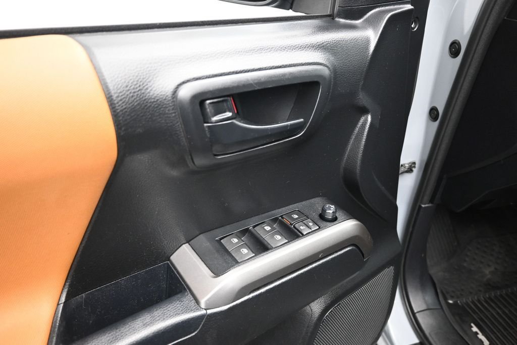 Used 2019 Gray Toyota SR5 image 9