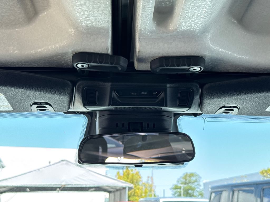 New 2026 Bright White Clear-Coat Exterior Paint Jeep Sahara image 24