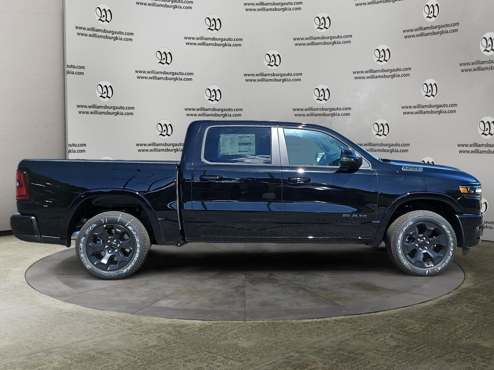 New 2026 Diamond Black Crystal Pearl-Coat Exterior Paint RAM Big Horn/Lone Star image 6