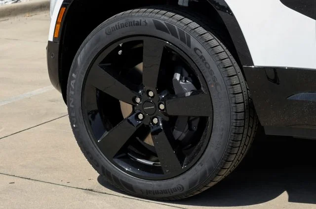 New 2026 White Land Rover X-Dynamic SE image 61