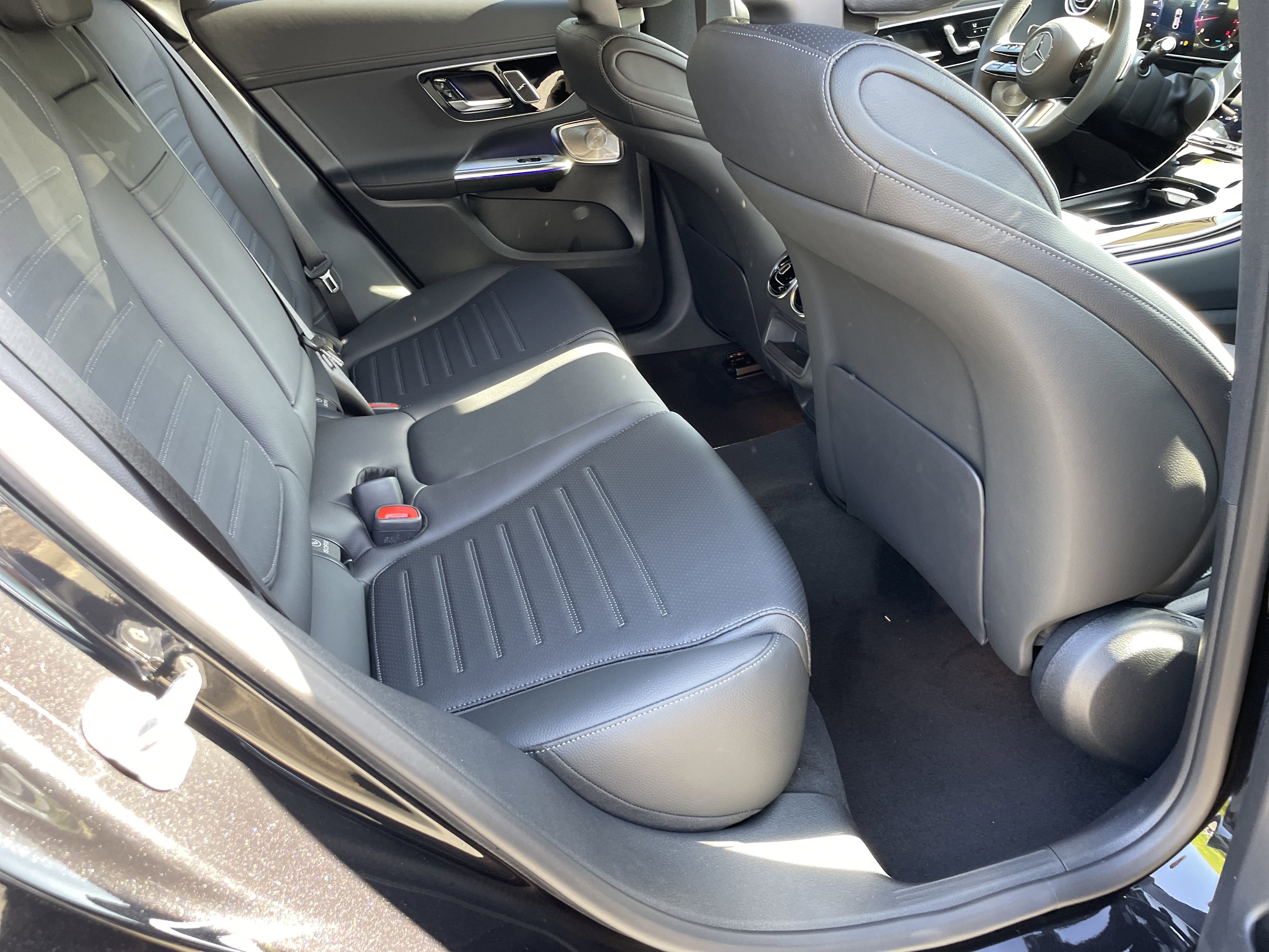 New 2026 Obsidian Black Metallic Mercedes-Benz GLC 300 4MATIC® Coupe image 39