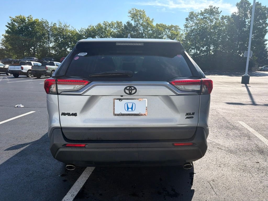 Used 2019 Silver Sky Metallic Toyota XLE Premium image 4