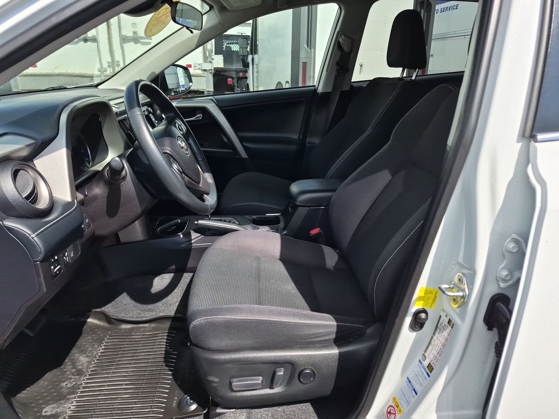 Used 2018 Super White Toyota XLE image 24