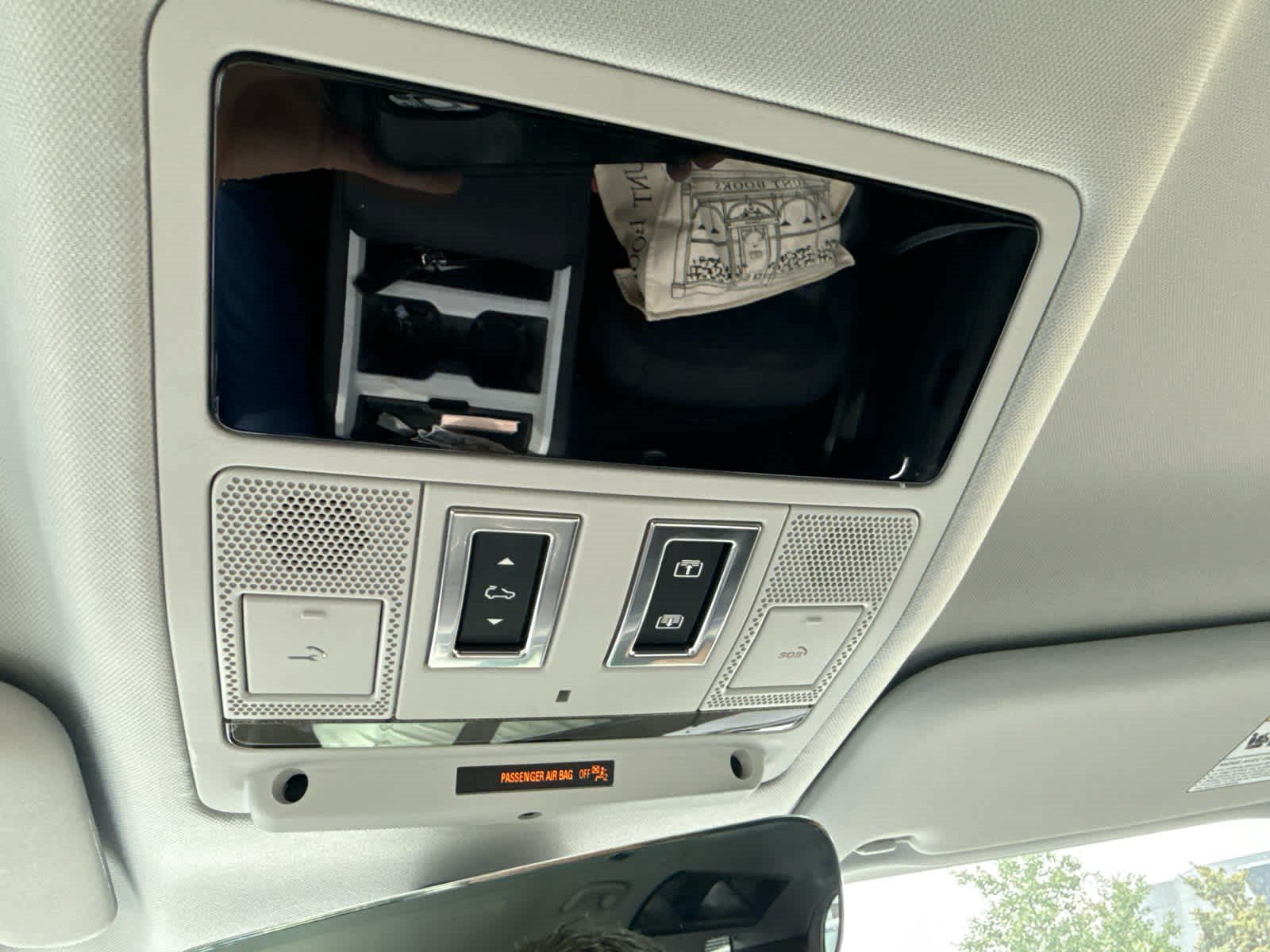 Used 2025 White Land Rover S image 23