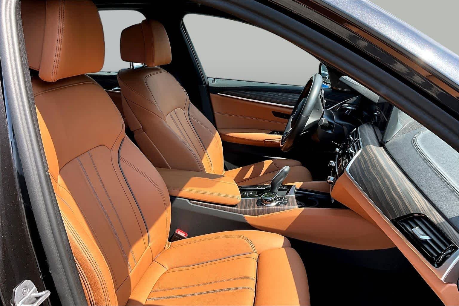 2023 BMW 5 Series M550i - Photo 8