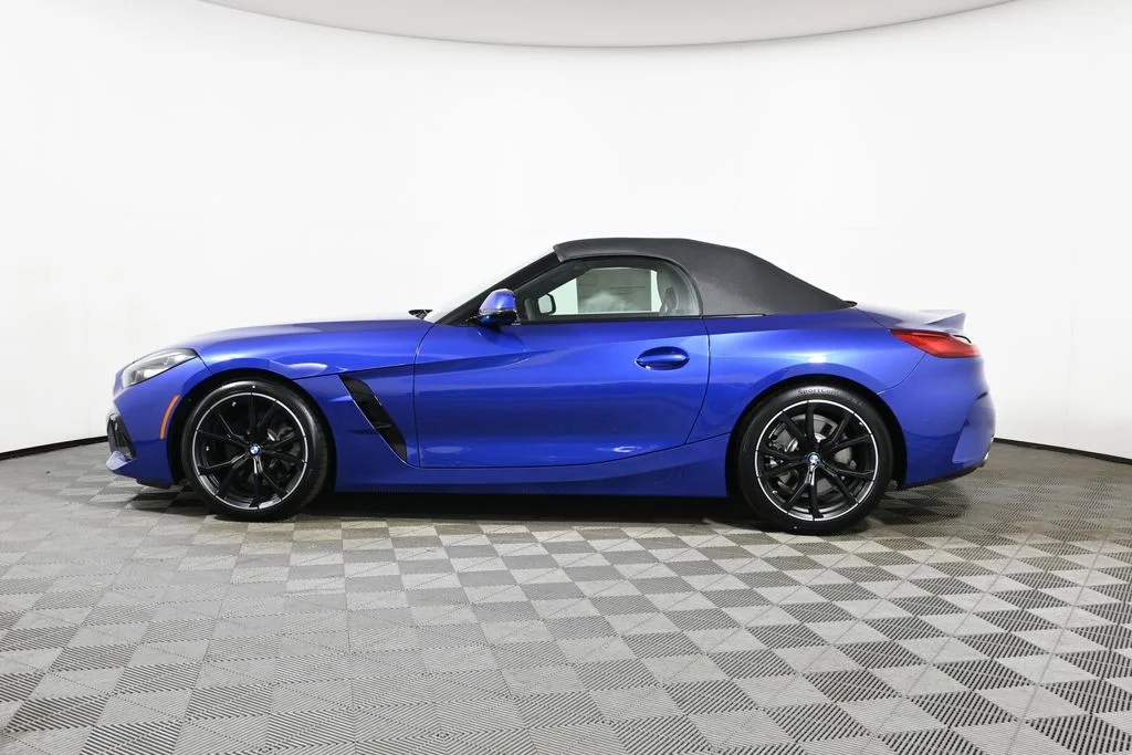 New 2026 Blue BMW sDrive30i image 2