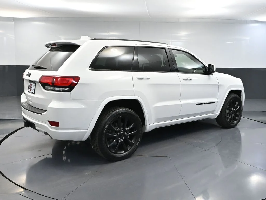 Used 2021 White Jeep Laredo X image 6