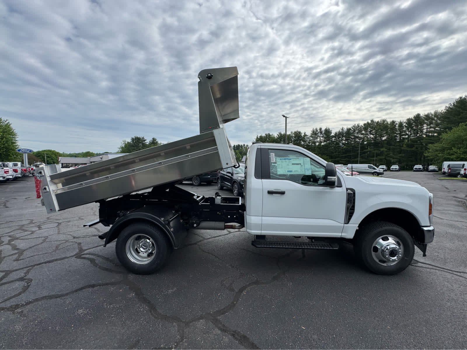 New 2026 Oxford White Ford XL image 8