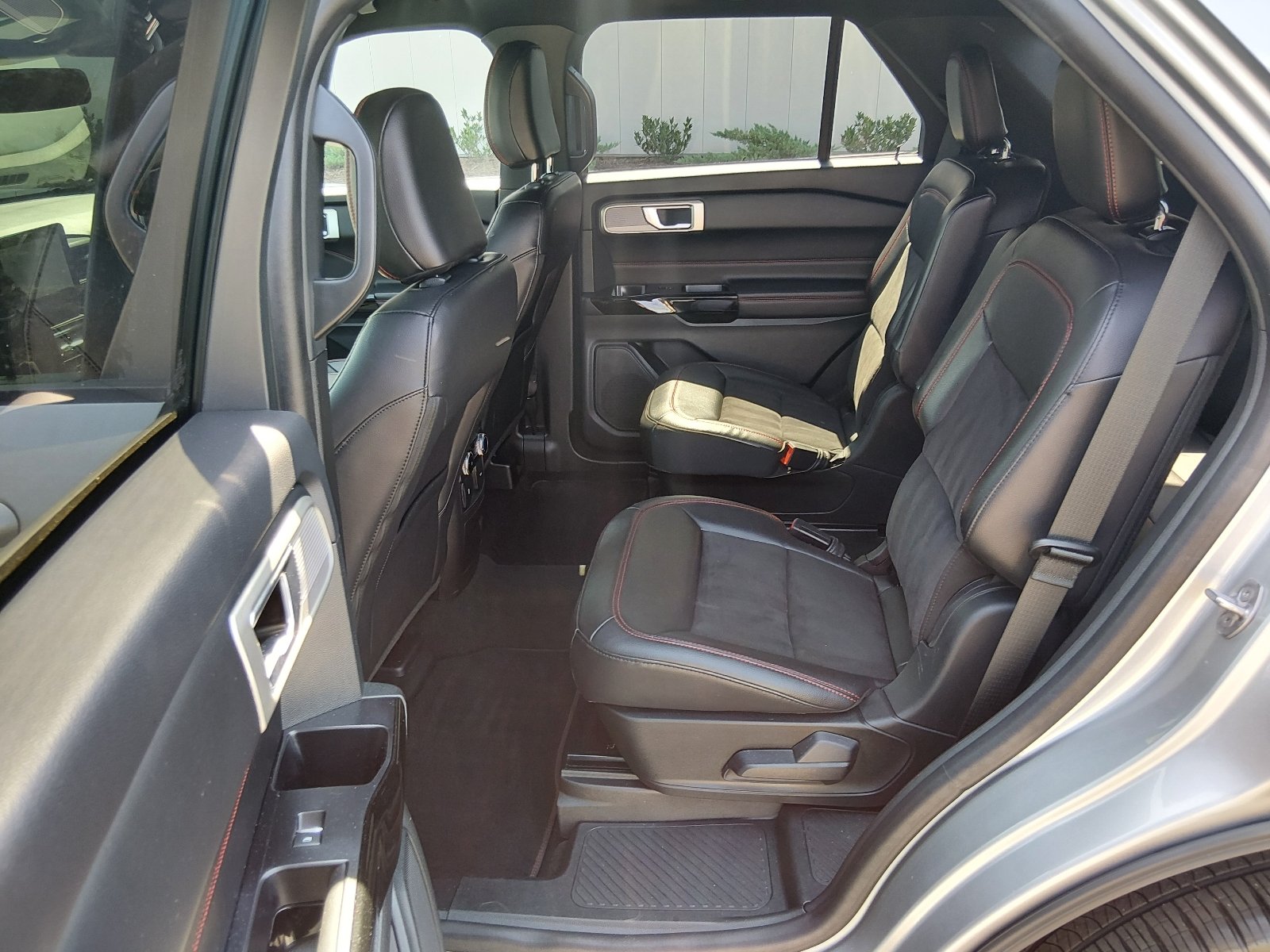 Used 2023 Iconic Silver Ford ST-Line image 10