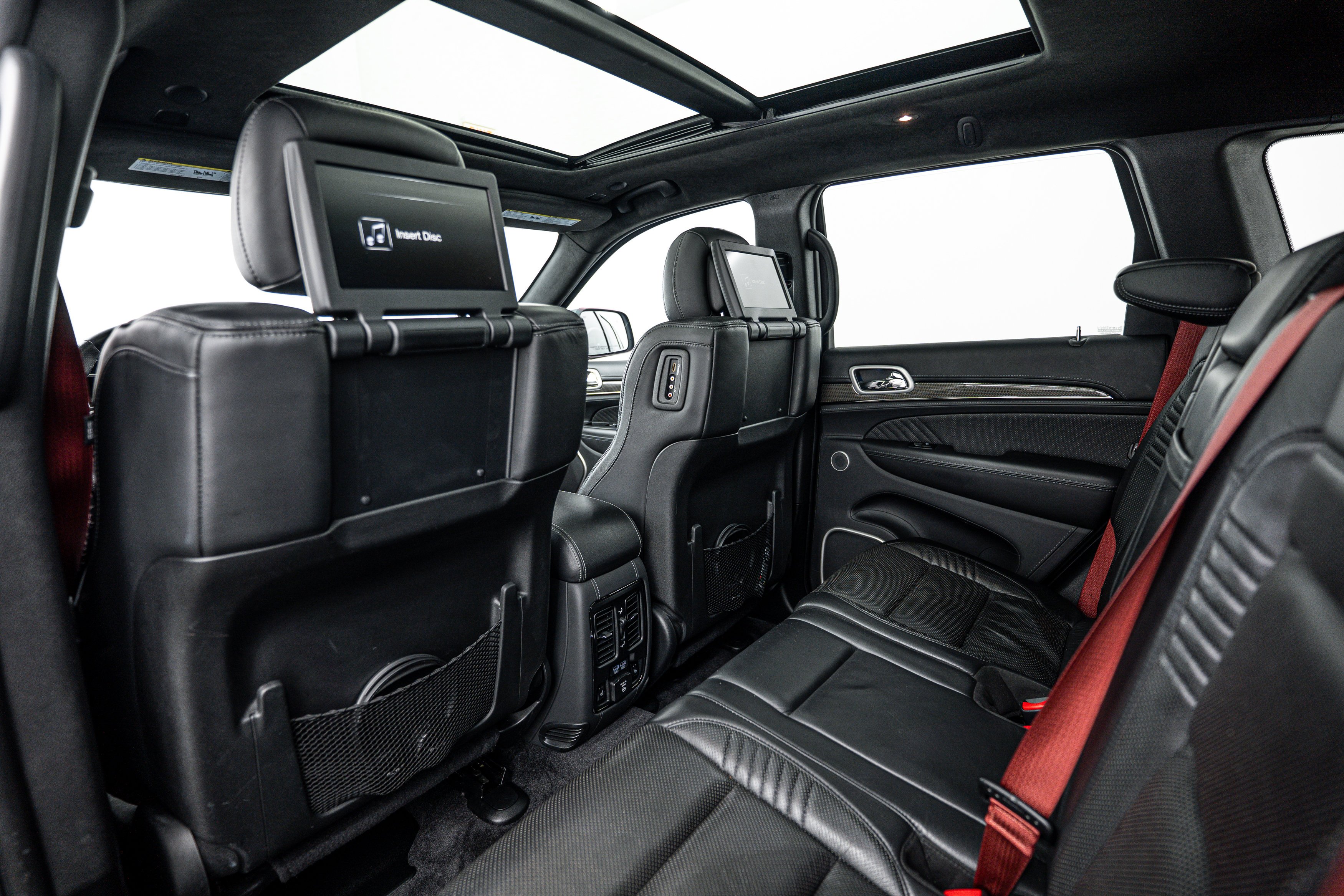 Used 2018 Granite Crystal Metallic Clearcoat Jeep Trackhawk image 19